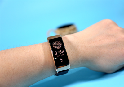 華為手環B6首發評測 腕上耳機與健康管家合二為一，智能手環高端領域的王者之選